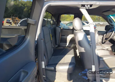 2005 Toyota Tundra Sr5 V8 z USA, uszkodzony, nr VIN 5TBRT34175S460966